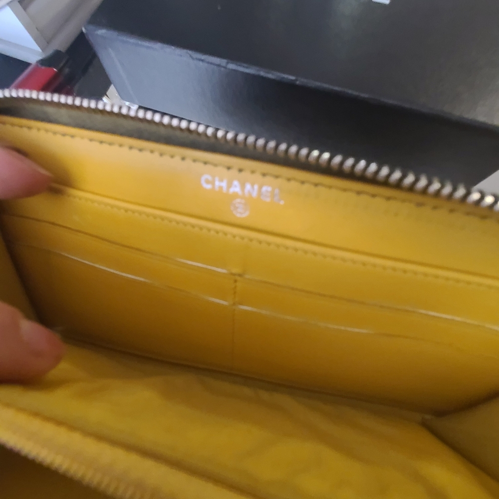 Chocolate CHANEL zip wallet - Picture 9 of 14